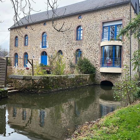 Le Moulin De Meral Montsurs Luaran gambar