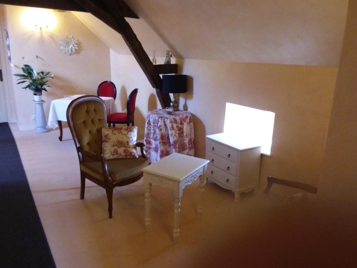 Le Moulin De Meral Montsurs Luaran gambar