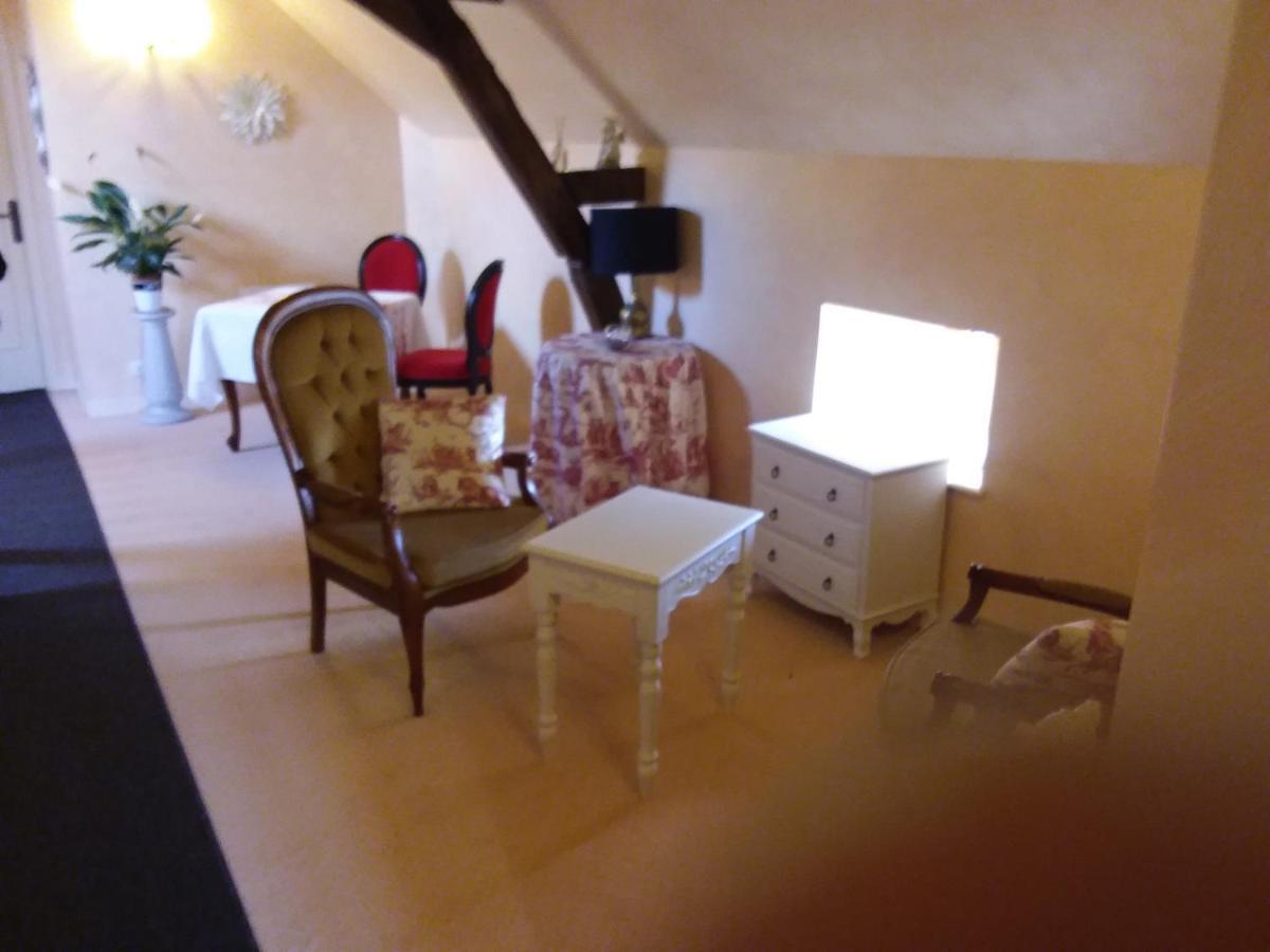 Le Moulin De Meral Montsurs Luaran gambar
