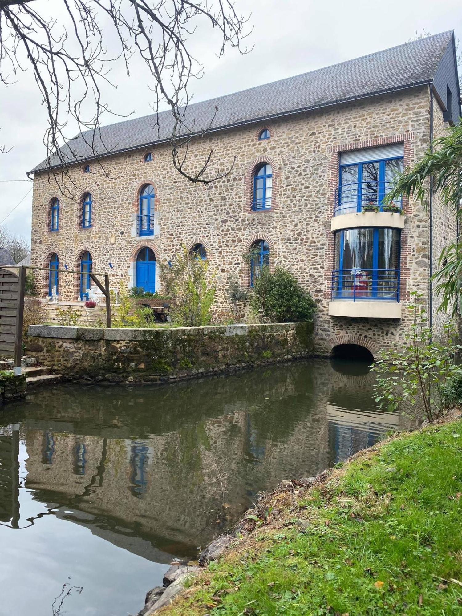 Le Moulin De Meral Montsurs Luaran gambar